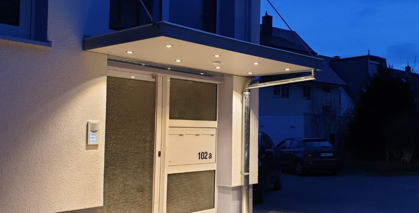 CSSW GmbH Vordach Hauseingang mit LED Beleuchtung