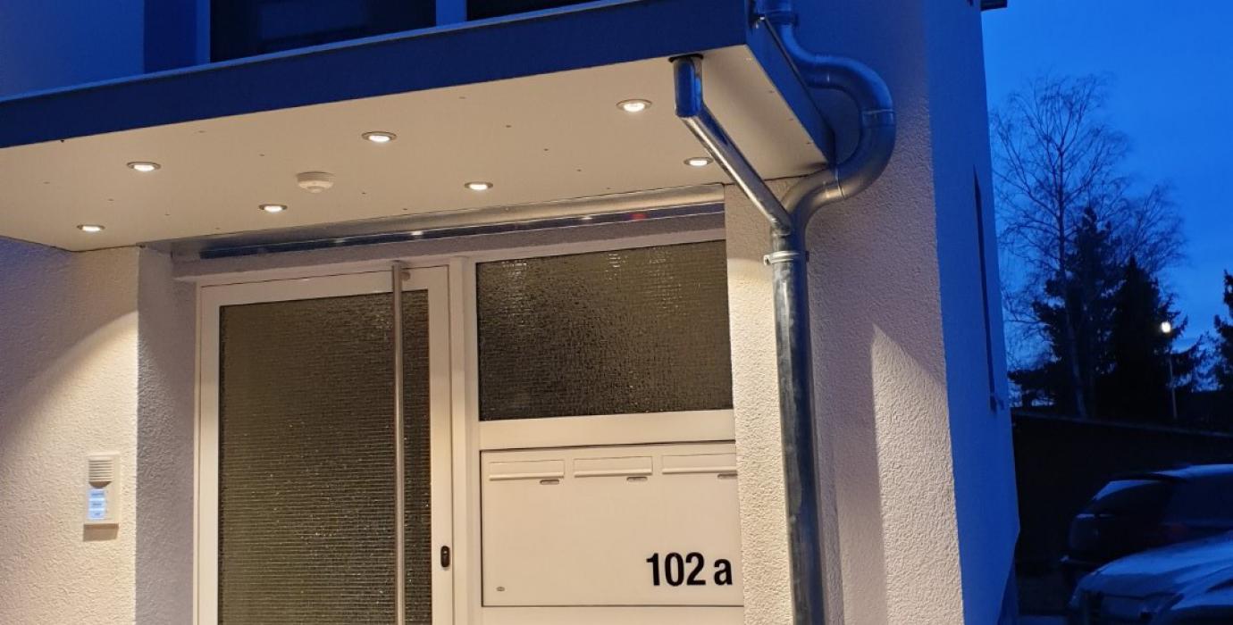 CSSW GmbH Vordach Hauseingang mit LED Beleuchtung