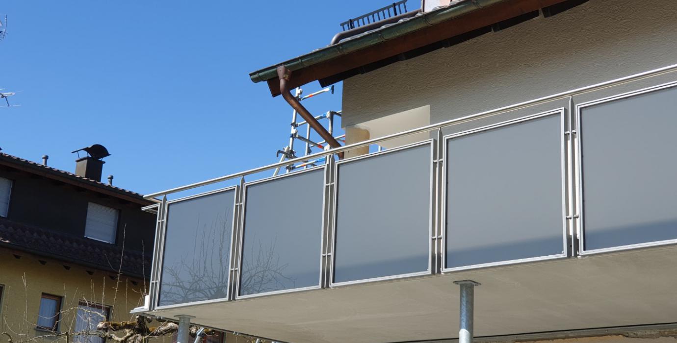 CSSW GMBH Balkongeländer getöntes Glas