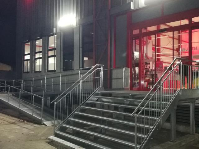 Eingangstreppe mit Rampe - Würth Konstanz