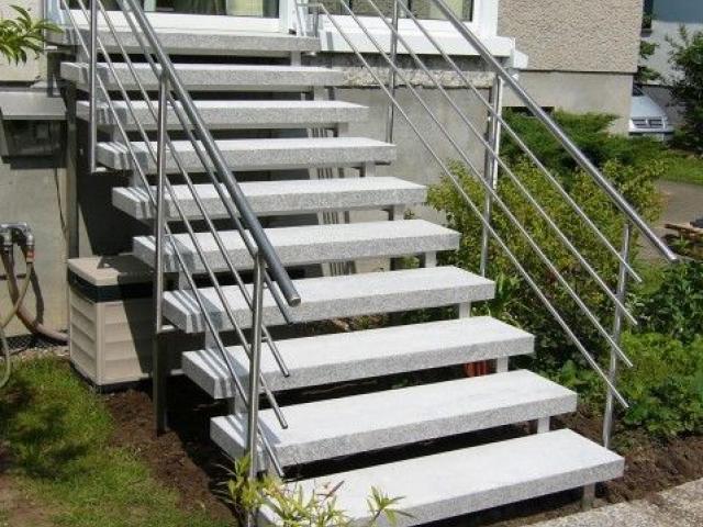 Außentreppe mit Granitstufen